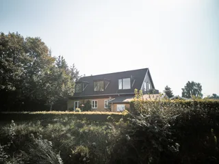 Villa E set fra haven