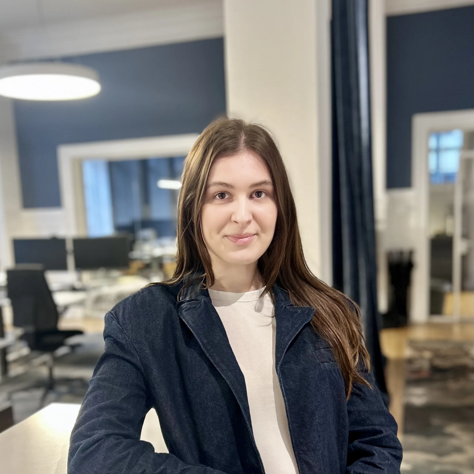 Lenka Ivanovová på tegnestuen